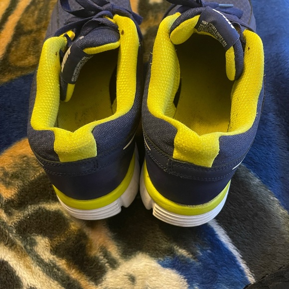 Men’s Nikes! - Picture 5 of 5